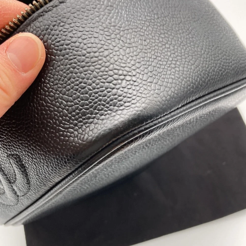 CHANEL CAVIAR CC VINTAGE BLACK VANITY COSMETIC BAG